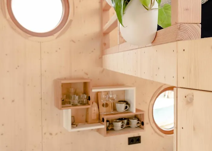 Tiny-hausboot Irene Mit Kamin Und Dachterrassenlounge Botel