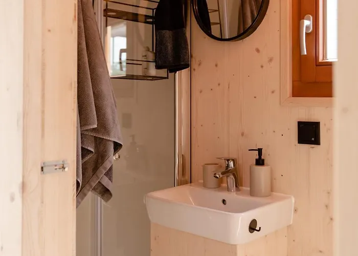 Tiny-hausboot Irene Mit Kamin Und Dachterrassenlounge Botel *