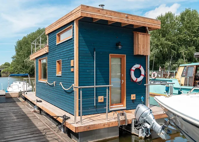 Botel Tiny-hausboot Irene Mit Kamin Und Dachterrassenlounge *